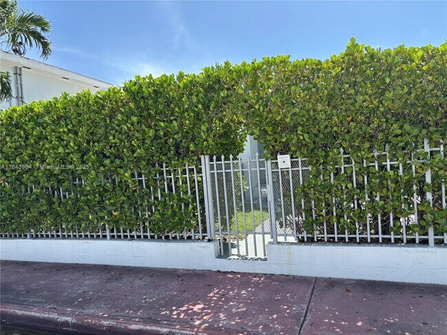 Building Photo - 7515 Dickens Ave