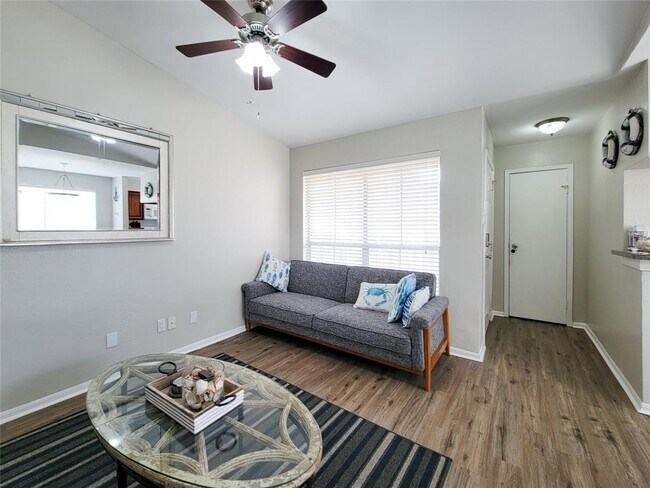 Building Photo - 3506 Cove View Blvd