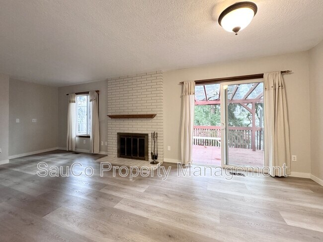 Building Photo - 324 SE 30th Ave