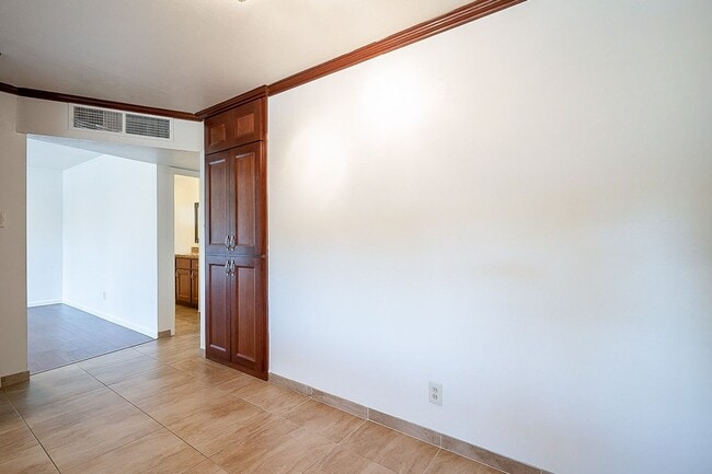 Building Photo - South Scottsdale with Views of Camelback!
