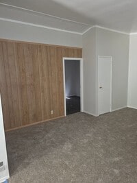 Building Photo - LIMITED TIME**NO APPLICATION FEE**1/2 OFF DEPOSIT**