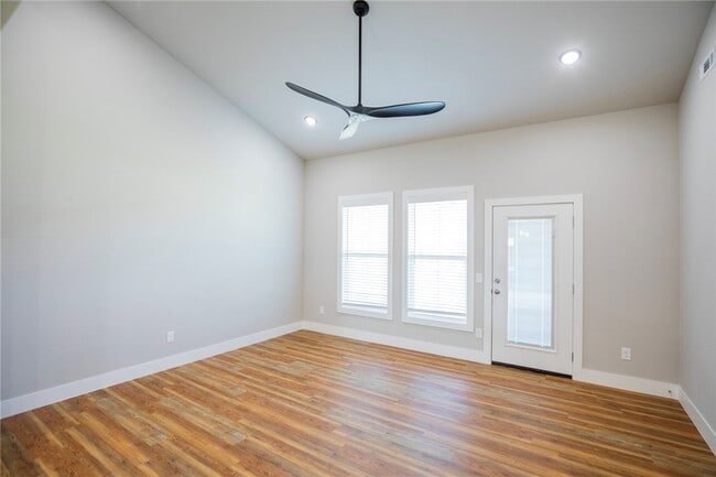 Building Photo - 903 Seaborn Way