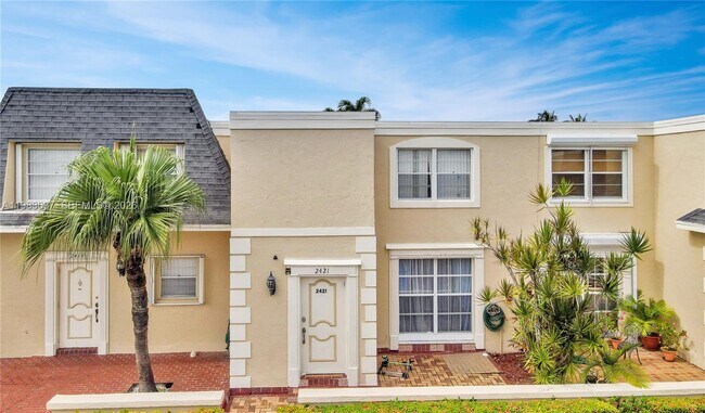 Building Photo - 2421 NE 10th St