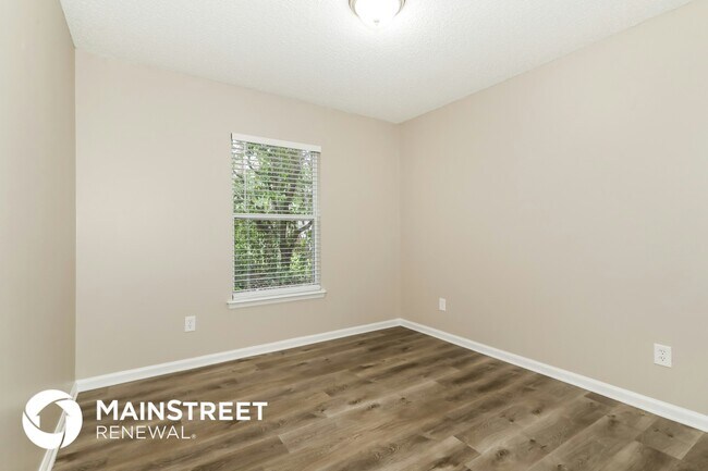 Building Photo - 611 Gum St