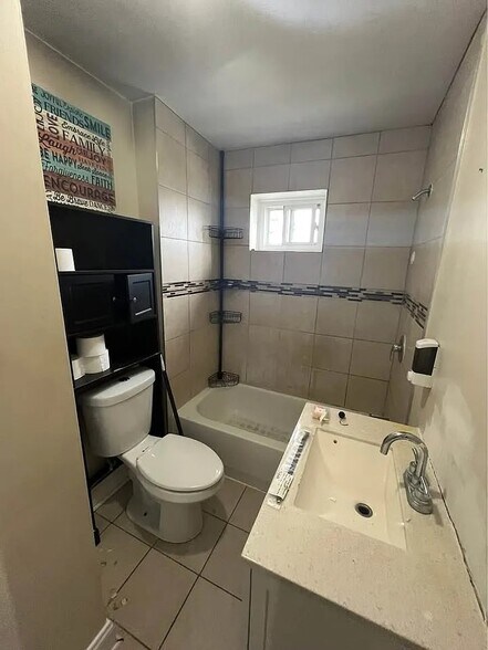 Building Photo - 345 Font Hill Ave