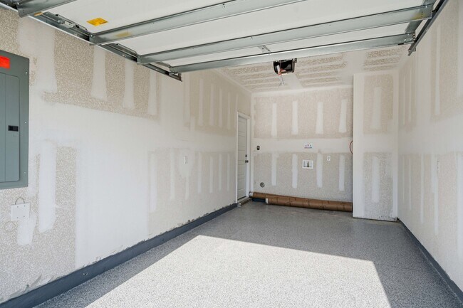Building Photo - 2430 Clf Holw Cir