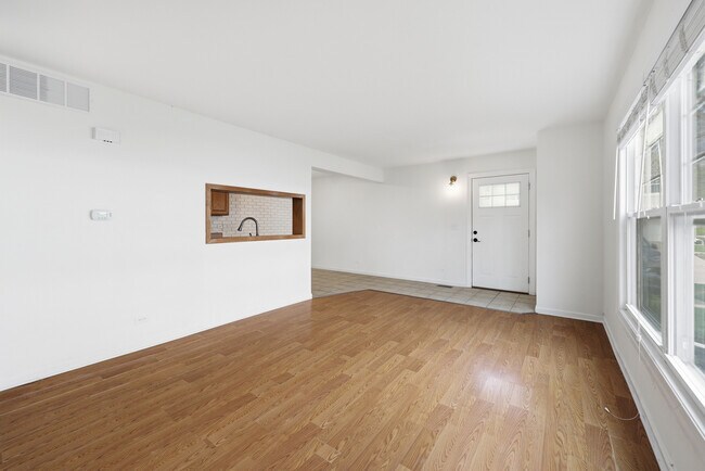 Building Photo - 377 Farmingdale Cir