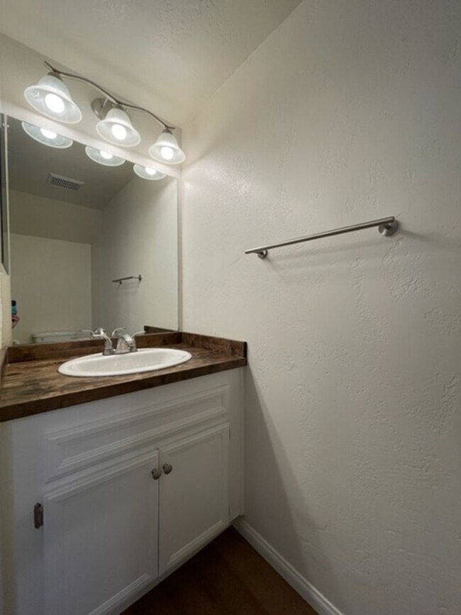 Building Photo - 331 Stone Edge Ct