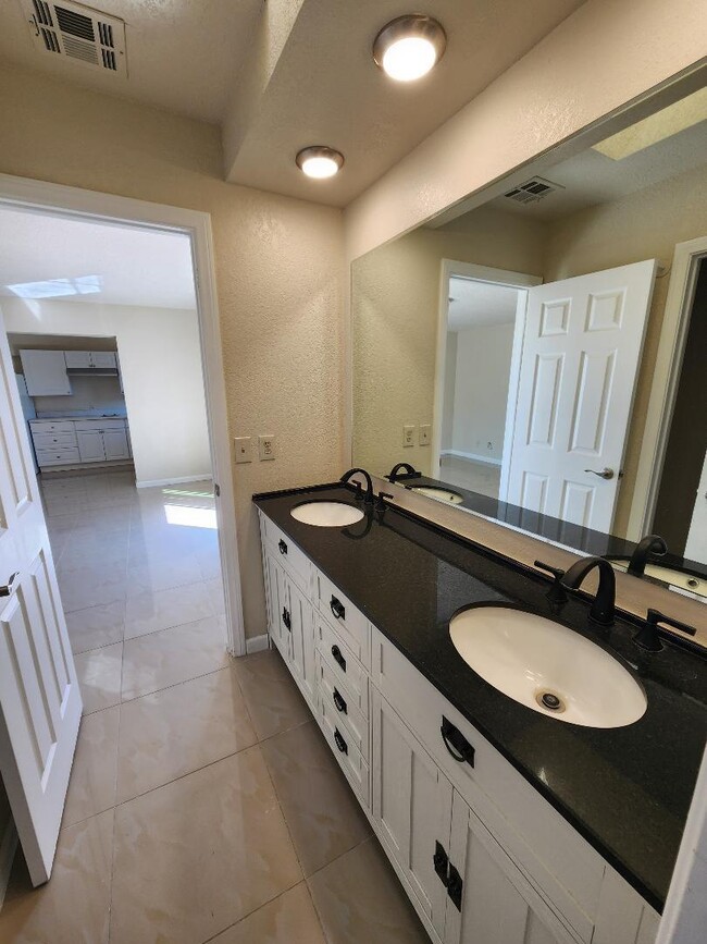 Building Photo - 64981 Cotton Ct
