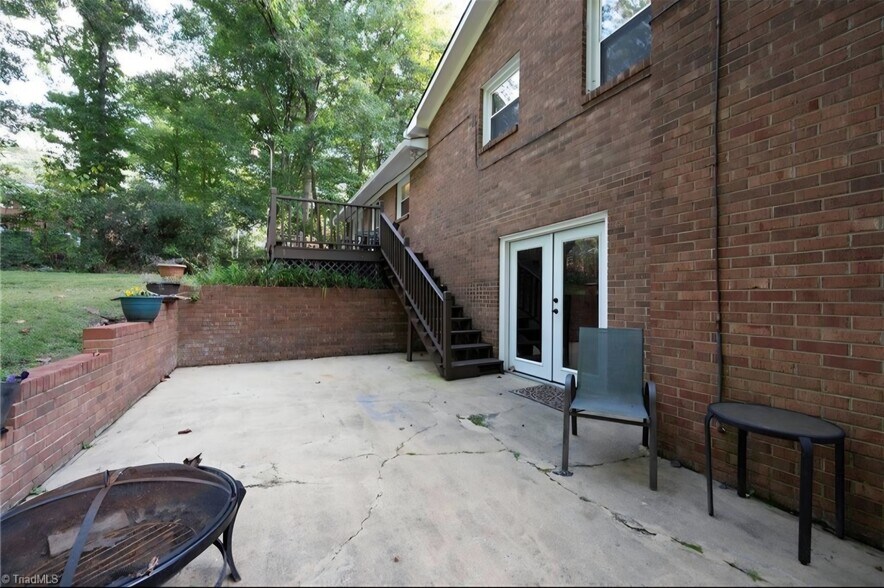 Building Photo - 1010 Damon Dr