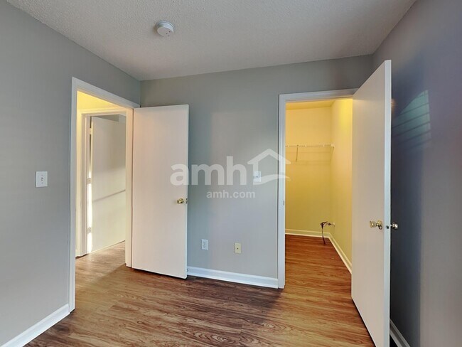 Building Photo - 17317 Pine Wood Ln