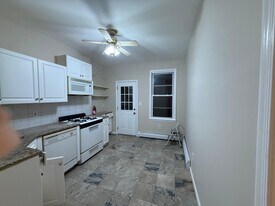 Building Photo - 424 Kennedy Blvd