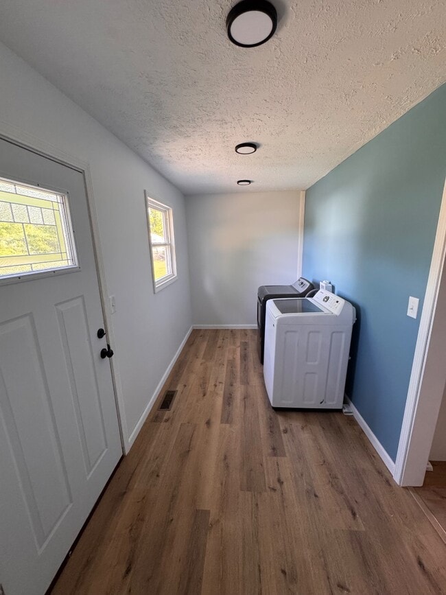 Building Photo - 807 N Logan St