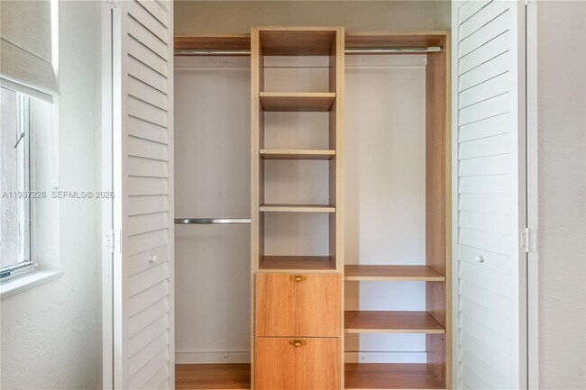 Building Photo - 726 Meridian Ave