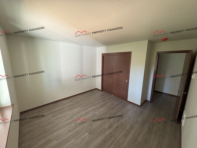 Building Photo - R289A