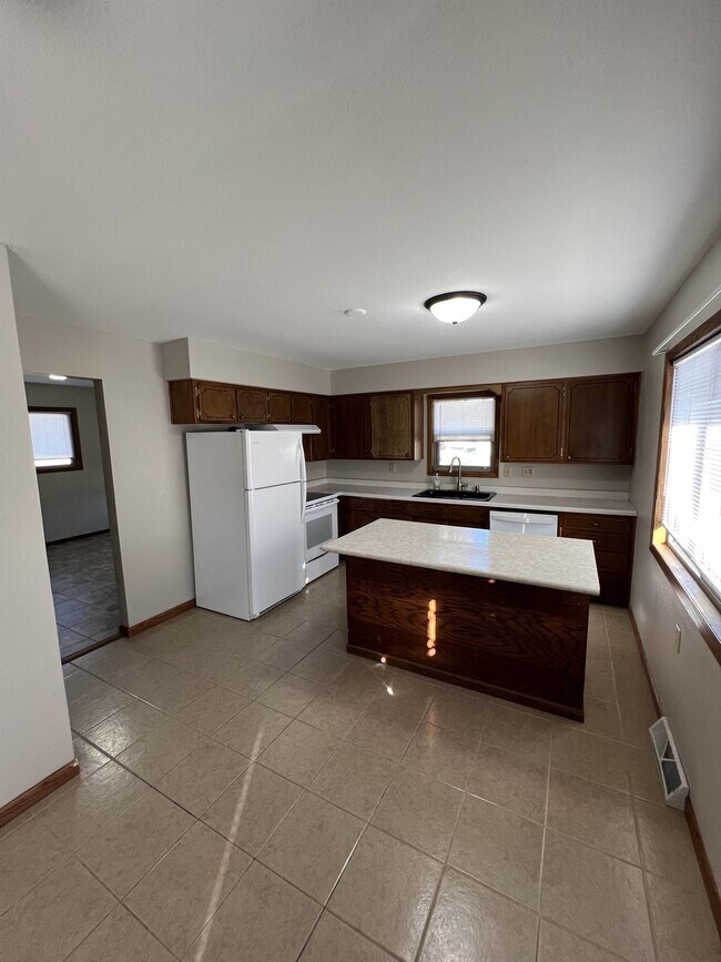 Building Photo - 1510 S 38th St