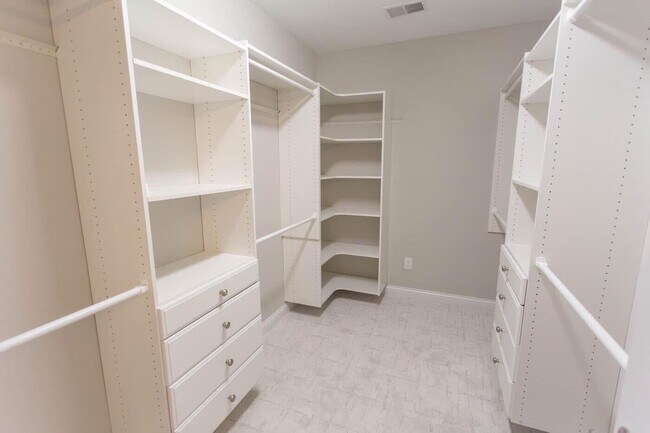 Building Photo - 952 Auckland Ave