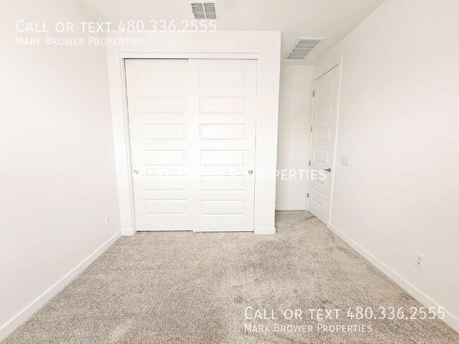 Building Photo - 4021 E Arabian Dr