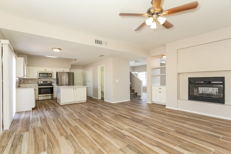 Building Photo - 4546 E Villa Theresa Dr