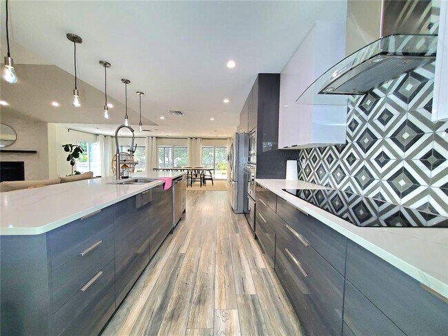 Building Photo - 6522 Hidden Beach Cir