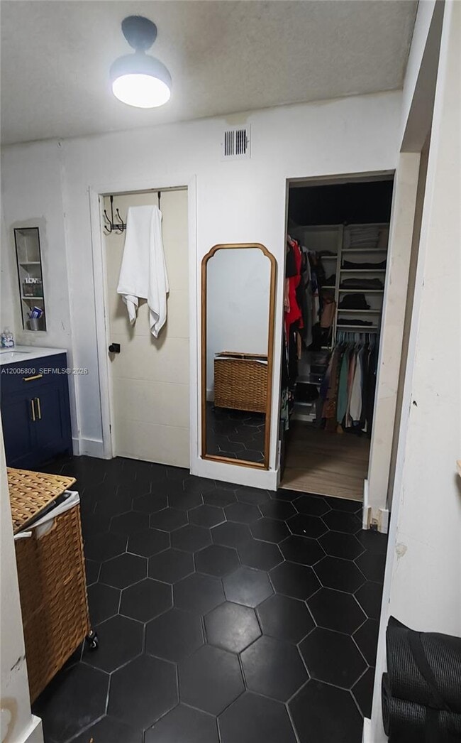 Building Photo - 2802 N 46th Ave