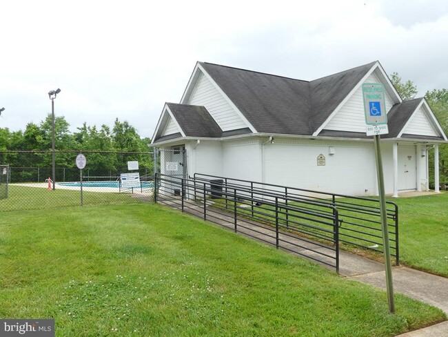 Building Photo - 200 Burkwood Ct