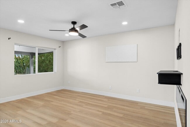 Building Photo - 5117 E Beck Ln
