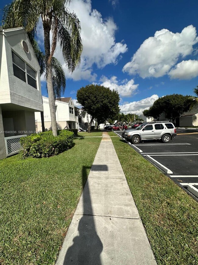 Building Photo - 17500 NW 67th Pl