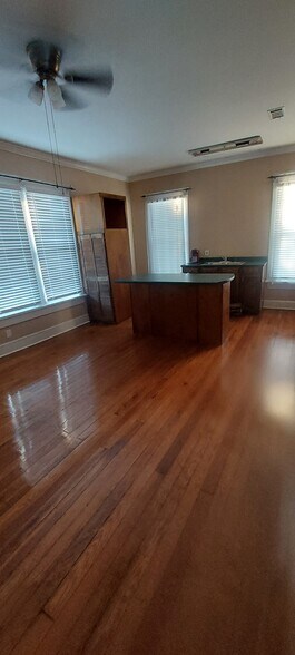 Building Photo - 250 S Ann St