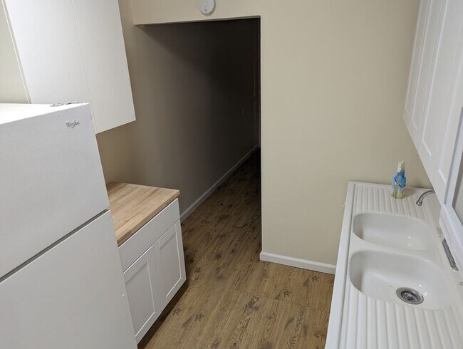 Building Photo - Beachside Studio