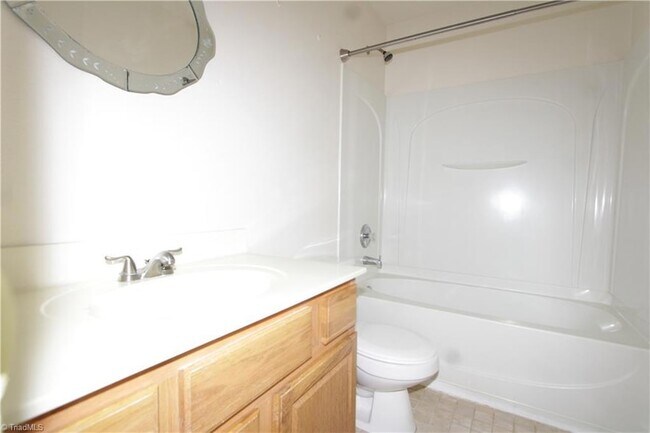 Building Photo - 2133 Rindle Dr