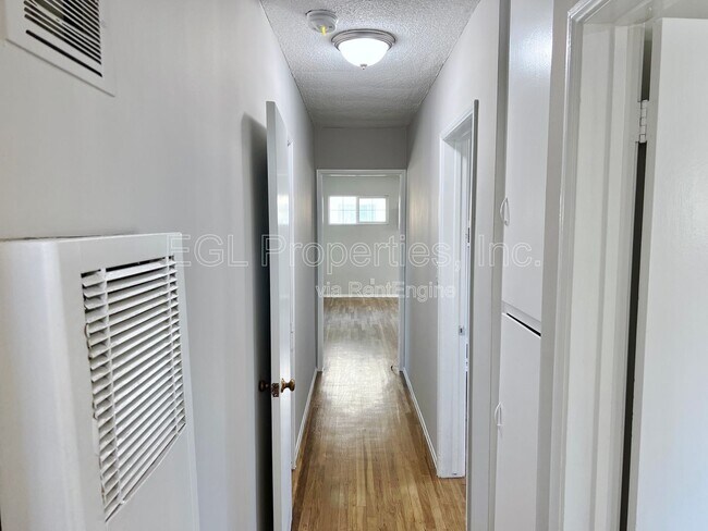 Building Photo - 11535 Sylvan St