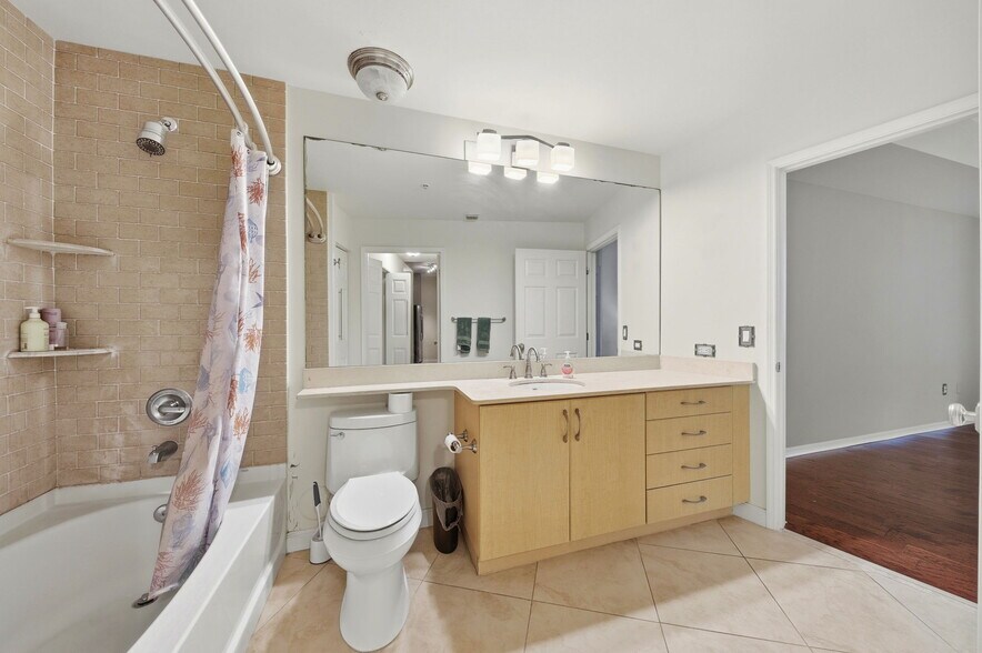 Building Photo - 2421 NE 65th St