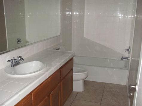 Building Photo - Southwest 4 bedroom 2 bath