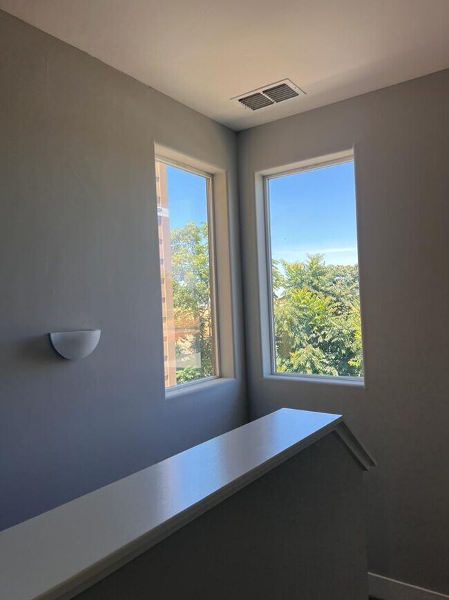 Building Photo - 1010 Mud Pie Ln