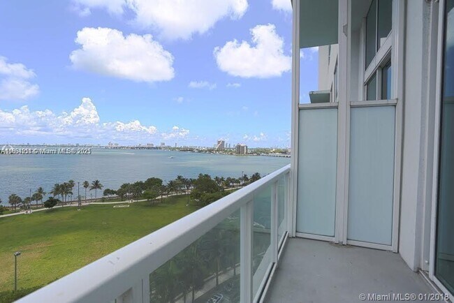 Building Photo - 1900 N Bayshore Dr