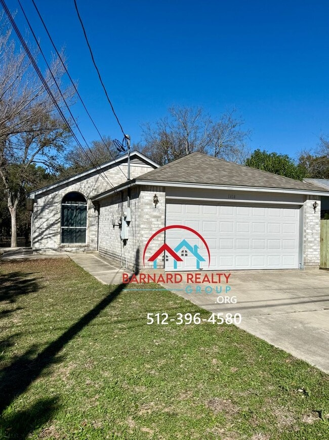 Building Photo - Available Now: 3 Bedroom, 2 Bath Stand Alone Home
