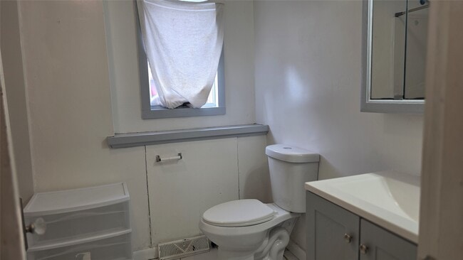 Building Photo - 35 Dayton St