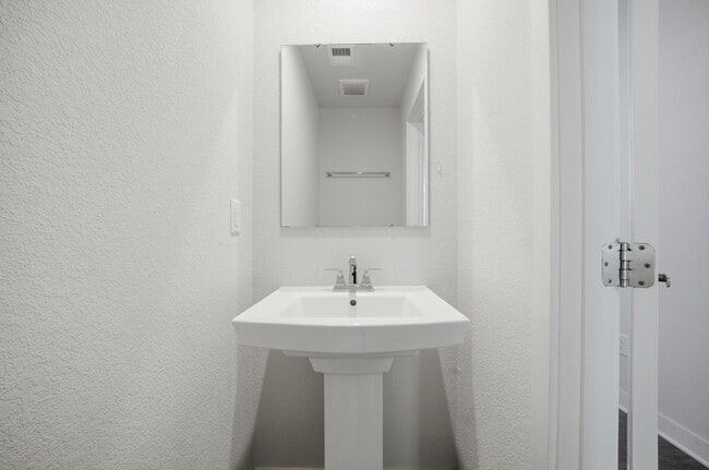 Building Photo - Chesapeake-Townhouse-Cardinal Meadows-3BR-2.5BA-1 Car Garage