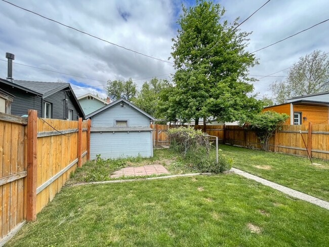 Building Photo - 1116 W Ofarrell St