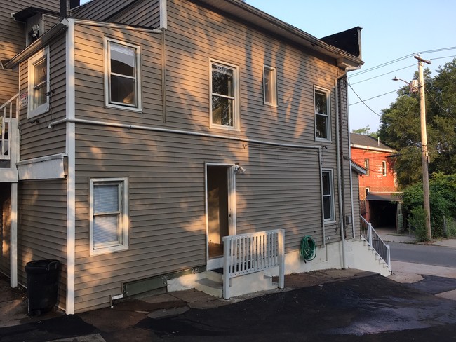 Building Photo - 86 Adeline St