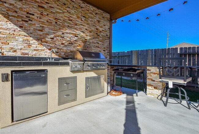 Building Photo - 3830 Parkside Dr