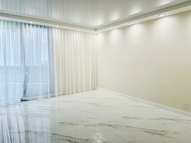 Building Photo - 3500 Mystic Pointe Dr