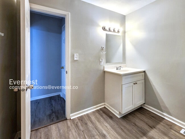 Building Photo - 1292 Beecher St SW