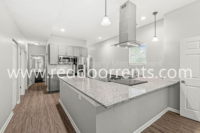 Building Photo - 2345 N Kenwood Ave