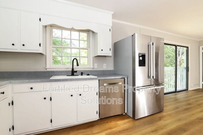 Building Photo - 1101 Surry Dr