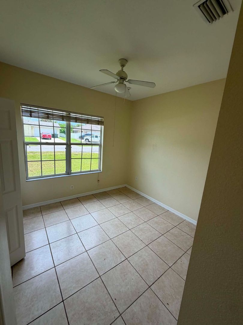 Building Photo - COMING SOON!!! Charming 3/2/2 car garage home in North Port