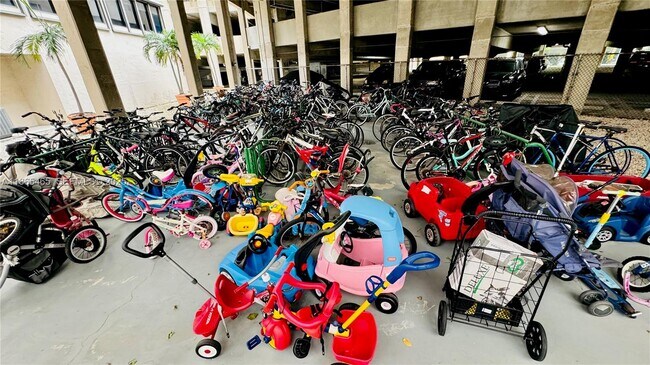 Building Photo - 540 Brickell Key Dr