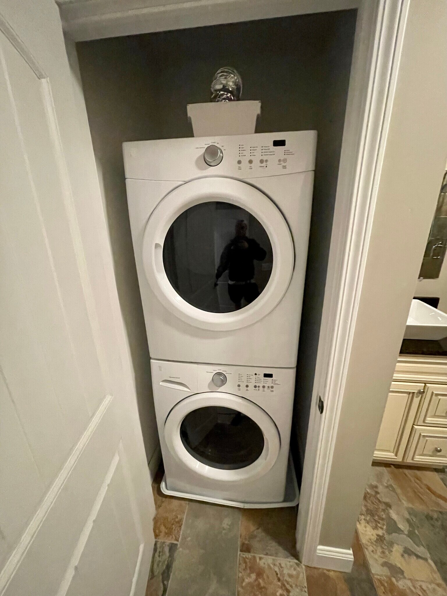 Building Photo - 11 W Market St