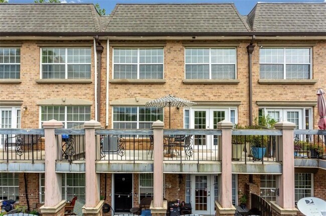 Building Photo - 6980 Roswell Rd